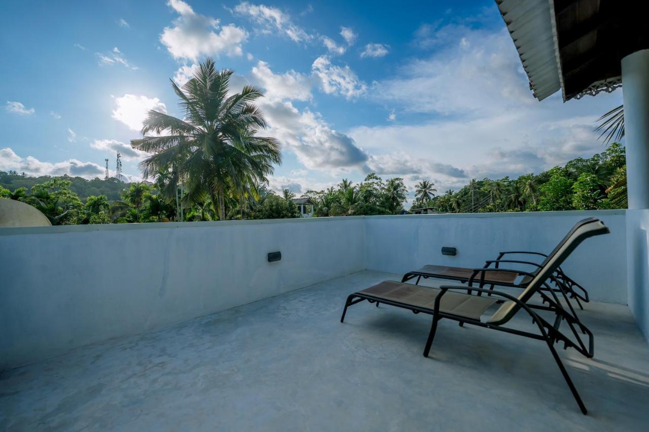 Sixth Sense Hostel Unawatuna Exterior photo