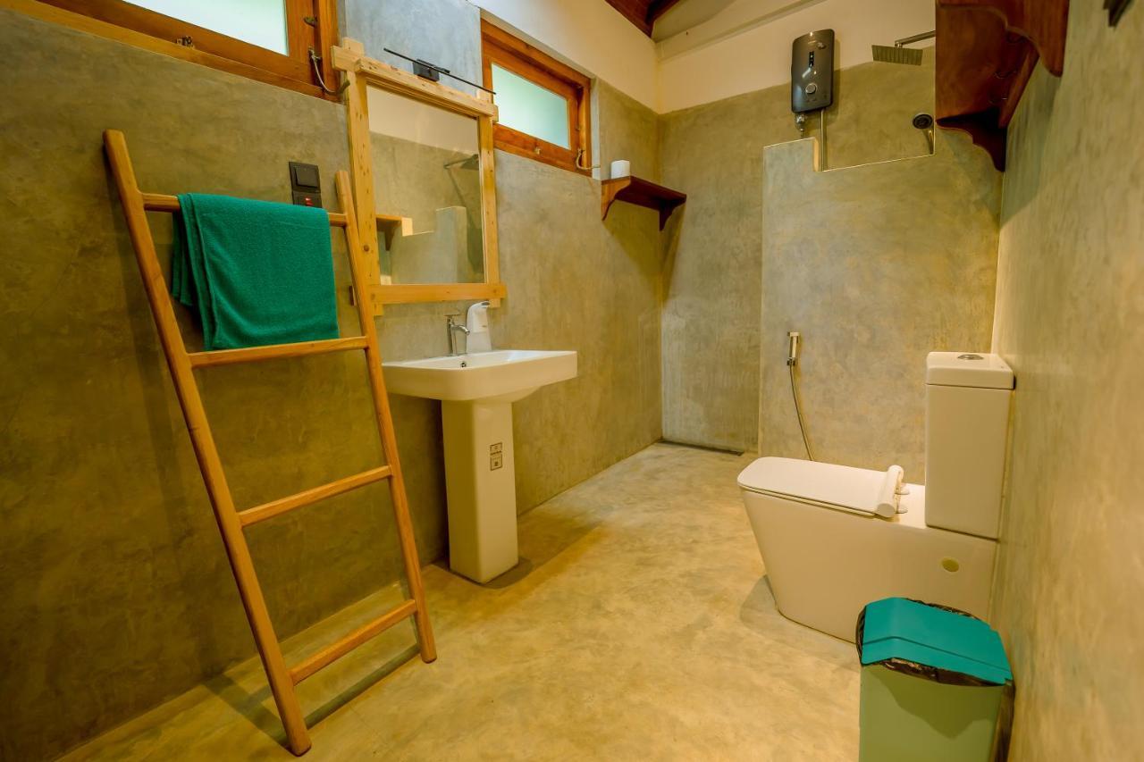 Sixth Sense Hostel Unawatuna Exterior photo